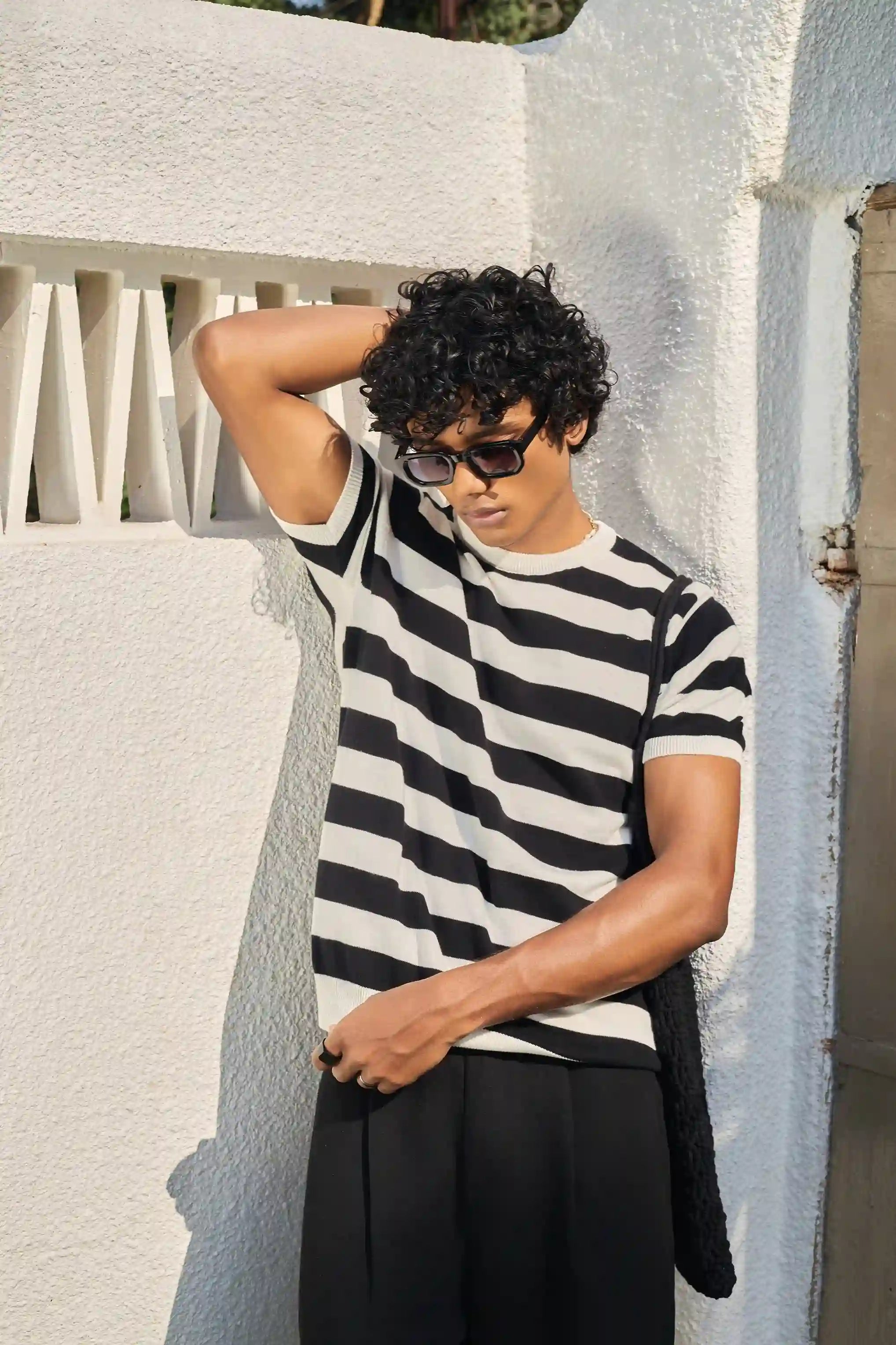 Round Neck Coastal Knit T-Shirt- Black