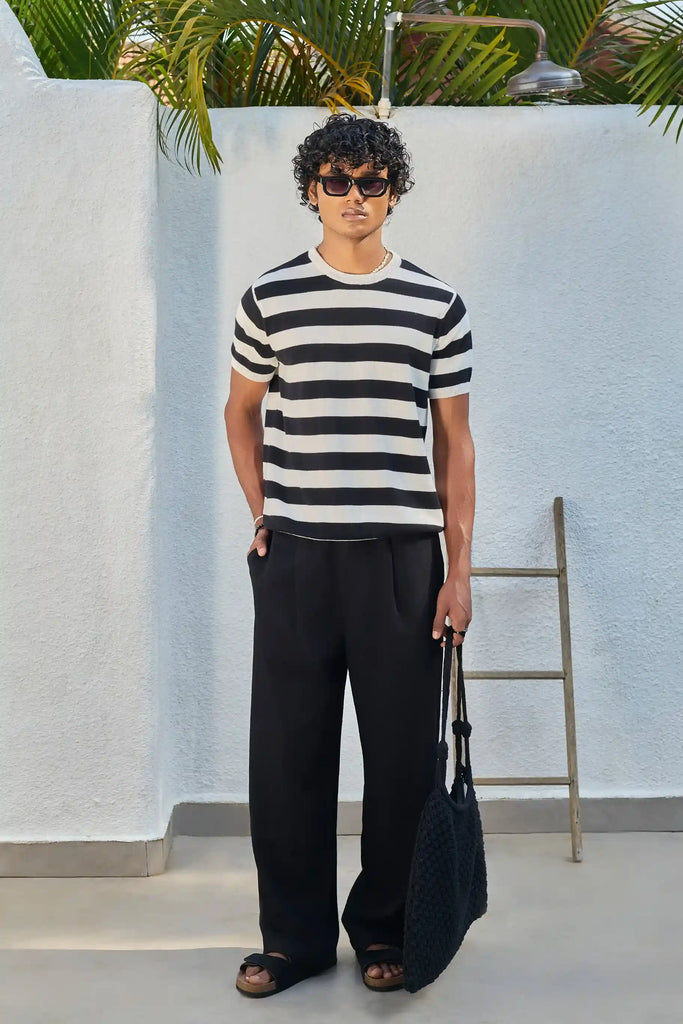 Round Neck Coastal Knit  T-Shirt- Black