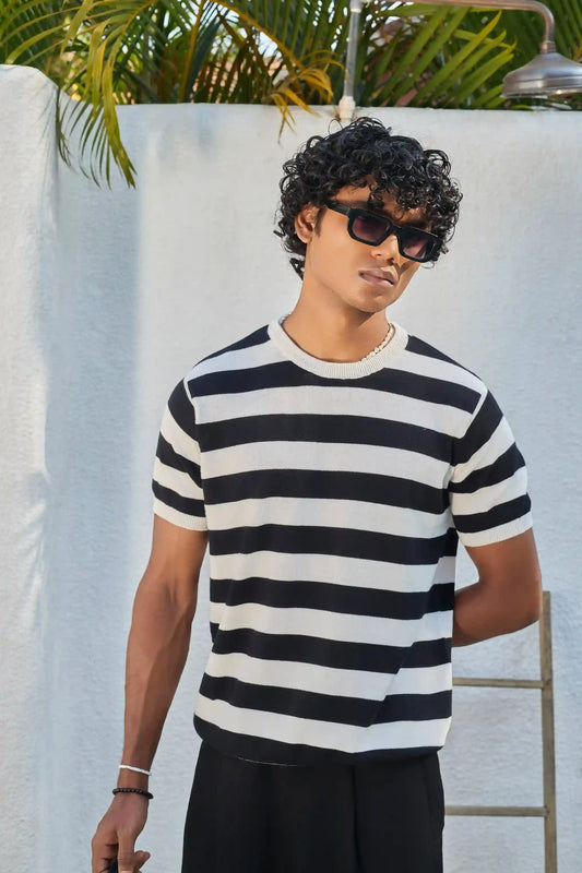 Round Neck Coastal Knit  T-Shirt- Black