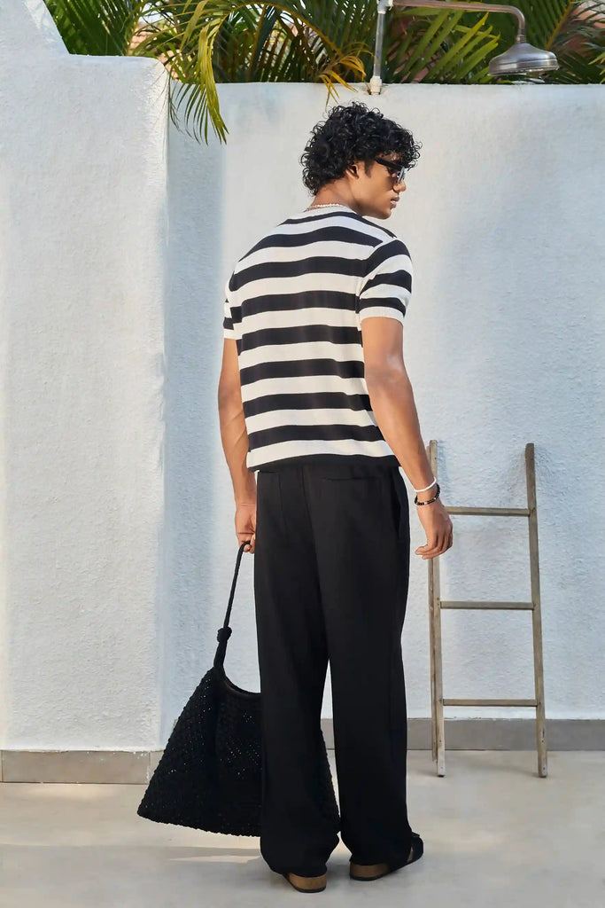 Round Neck Coastal Knit  T-Shirt- Black