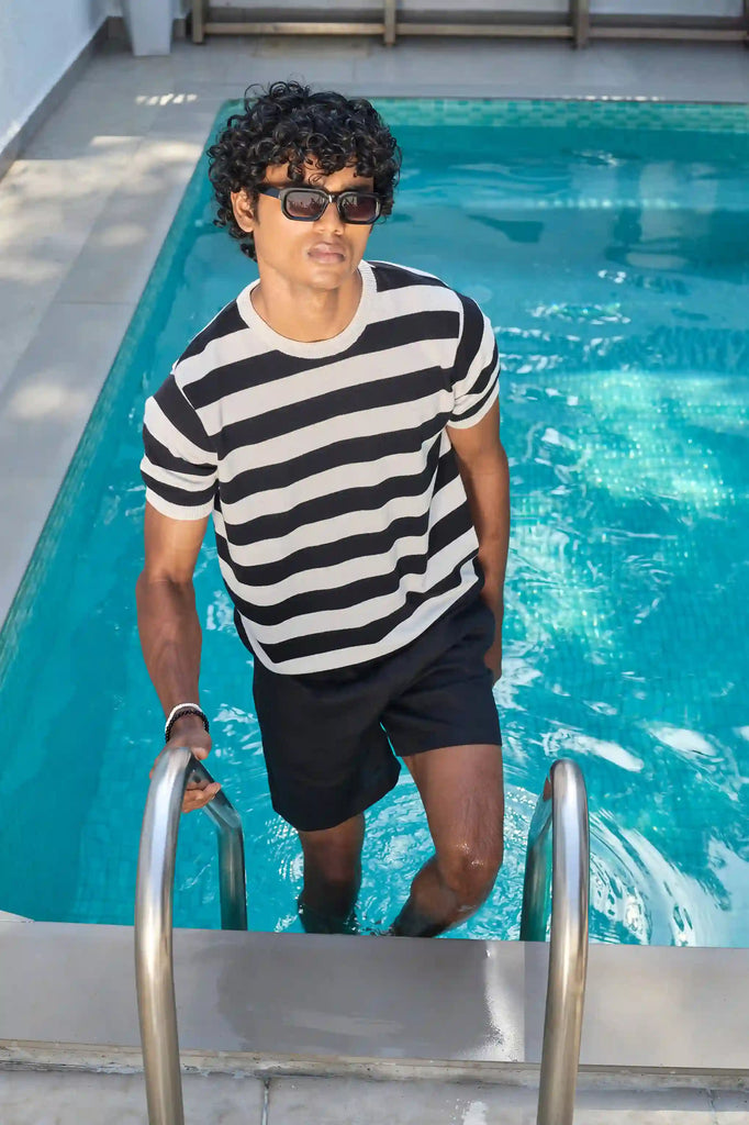 Round Neck Coastal Knit  T-Shirt- Black